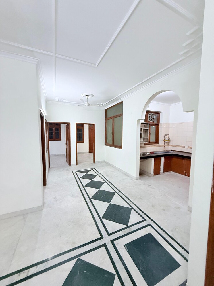 undefined, paschim vihar 3.5 Bedroom 1800 Sq.Ft. Builder Floor In Paschim Vihar Delhi 9456546