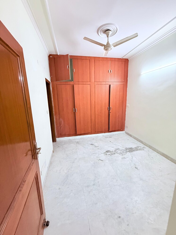 Room, paschim vihar 3.5 Bedroom 1800 Sq.Ft. Builder Floor In Paschim Vihar Delhi 9456546