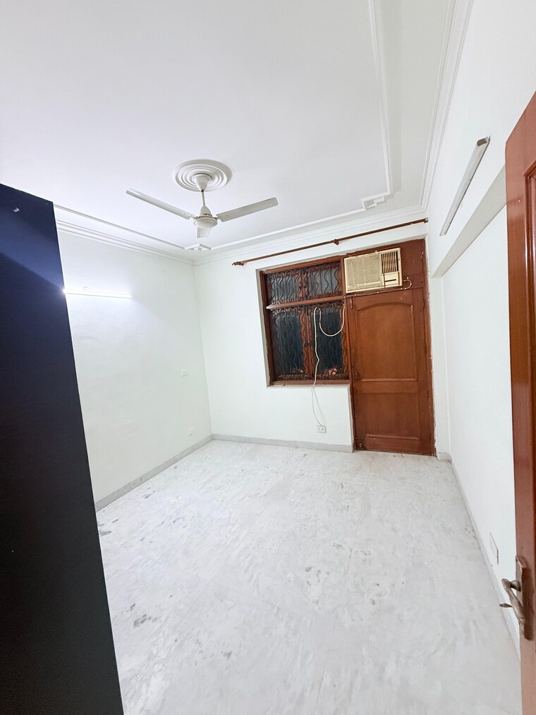 Bedroom, paschim vihar 3.5 Bedroom 1800 Sq.Ft. Builder Floor In Paschim Vihar Delhi 9456546