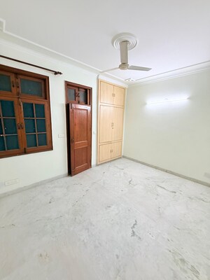 Room in 3.5 BHK Builder Floor at Paschim Vihar – for Rent