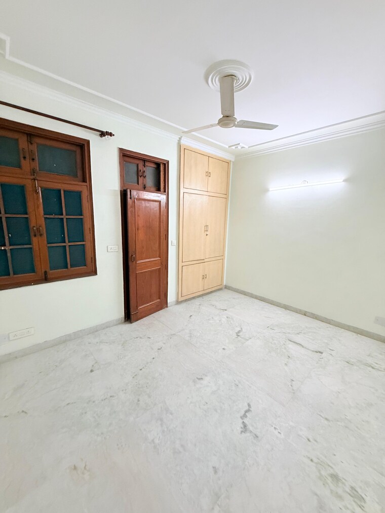 Room, paschim vihar 3.5 Bedroom 1800 Sq.Ft. Builder Floor In Paschim Vihar Delhi 9456546