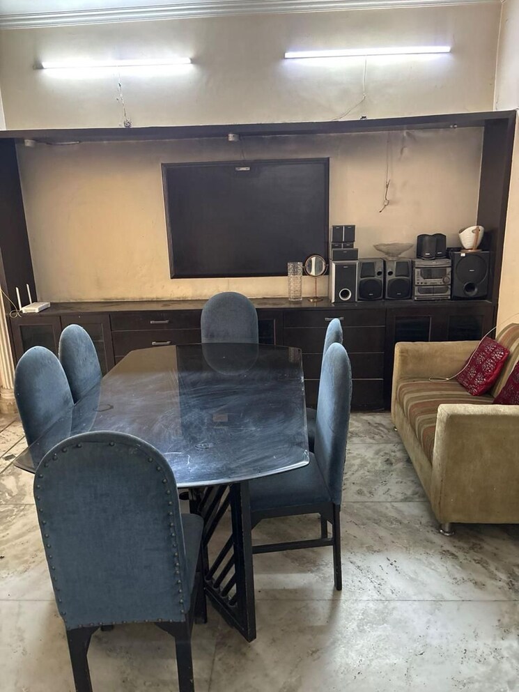 Living Room, kirti nagar 3 Bedroom 150 Sq.Yd. Builder Floor In Kirti Nagar Delhi 9456466