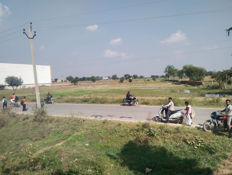 undefined, nirbhay nagar  425 Sq.Yd. Plot In Nirbhay Nagar Agra 9456877