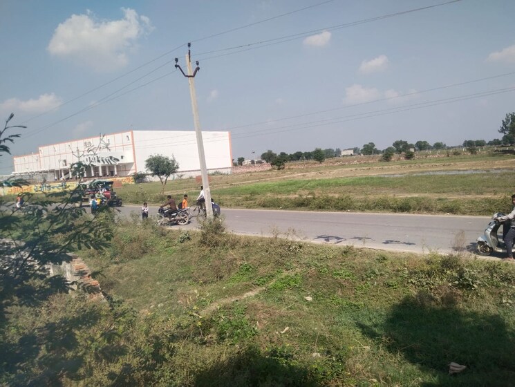 undefined, nirbhay nagar  425 Sq.Yd. Plot In Nirbhay Nagar Agra 9456877