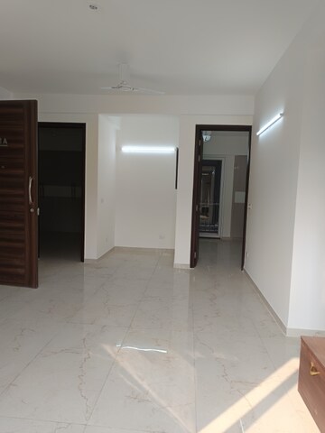Room in 2.5 BHK Apartment at Smart World Gems, Sector 89 – for Rent