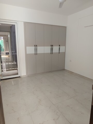 Room in 2.5 BHK Apartment at Smart World Gems, Sector 89 – for Rent