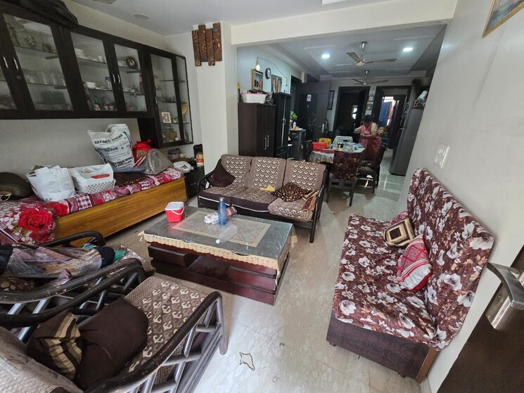 Living Room, kirti nagar 3 Bedroom 200 Sq.Yd. Builder Floor In Kirti Nagar Delhi 9456622