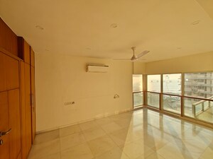 Room in 4 BHK Apartment at Mount Mary Bandra, Bandra West – for Rent