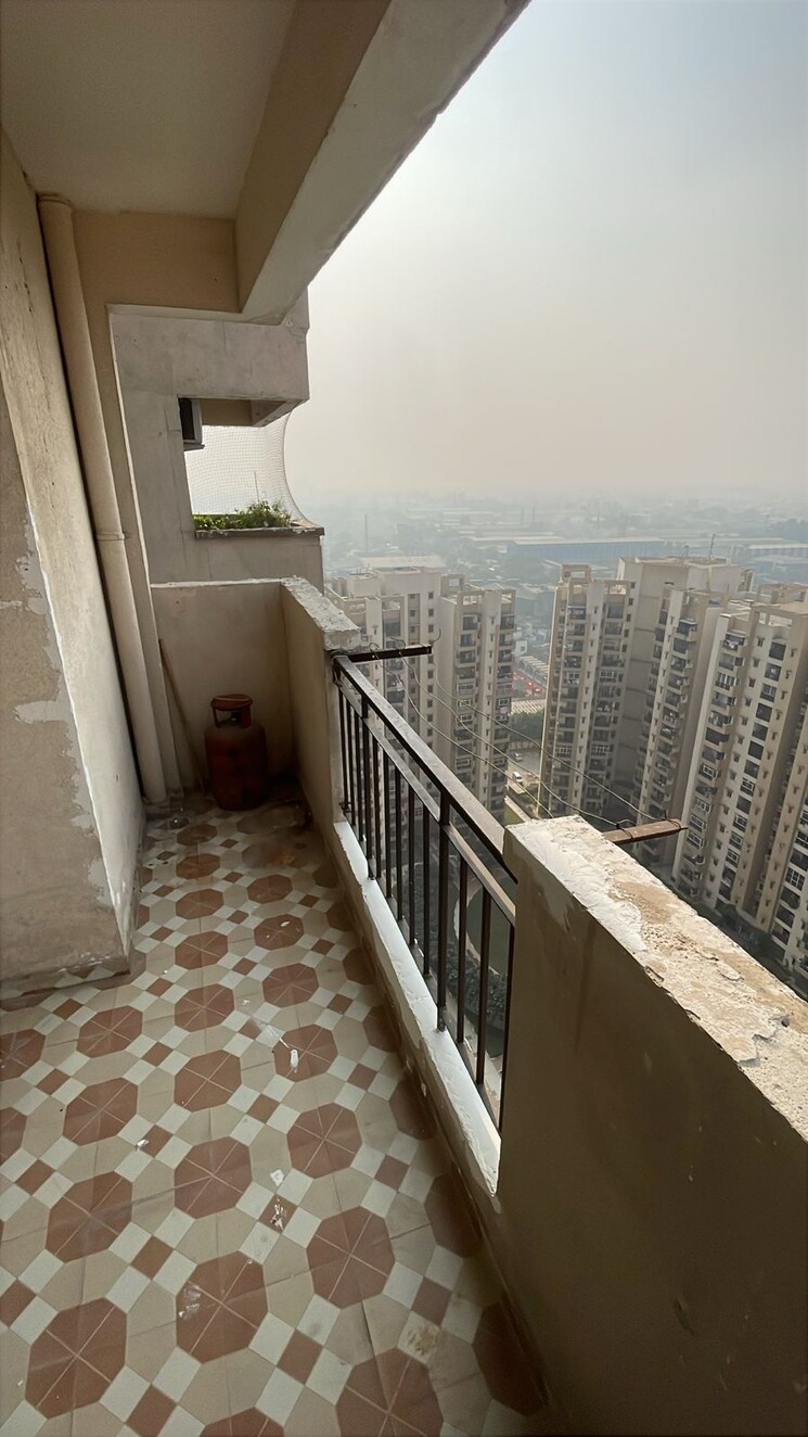 Balcony, landcraft-golf-links 3 Bedroom 1450 Sq.Ft. Apartment In Pandav Nagar Ghaziabad 9456628