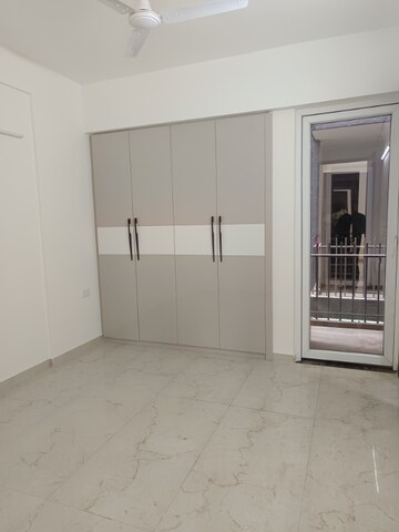 Room in 2.5 BHK Apartment at Smart World Gems, Sector 89 – for Rent