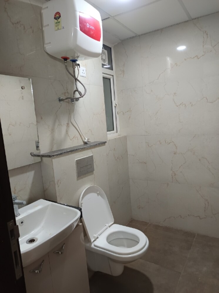 Bathroom, smart-world-gems 2.5 Bedroom 1109 Sq.Ft. Apartment In Sector 89 Gurgaon 9456836