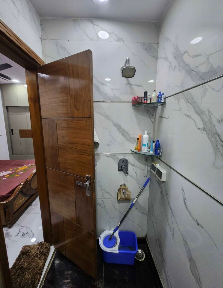 Bathroom, paschim vihar 3 Bedroom 1350 Sq.Ft. Builder Floor In Paschim Vihar Delhi 9456741