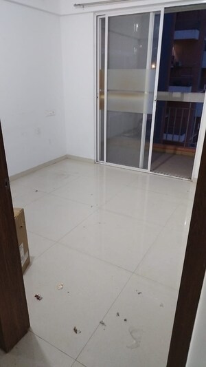 Room in 2 BHK Apartment at Vision Starwest Phase 2, Tathawade – for Rent