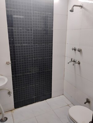 Bathroom in 2.5 BHK Apartment at Rohini Sector 9 – for Rent