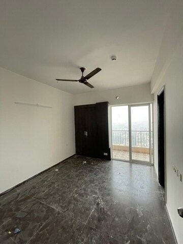 Room in 2 BHK Apartment at Landcraft Golf Links, Pandav Nagar – for Sale