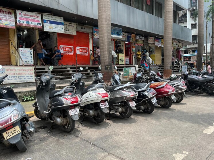  Parking, ghatkopar east Commercial Office Space 225 Sq.Ft. In Ghatkopar East Mumbai 9456834