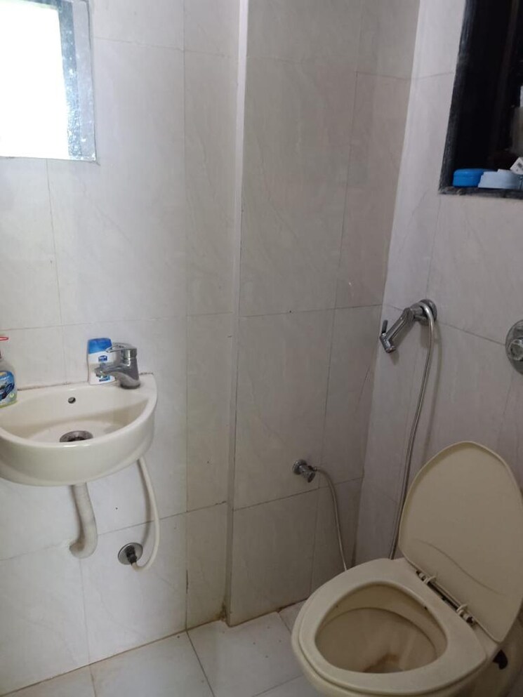 Bathroom, asian-galaxy 3 Bedroom 1705 Sq.Ft. Apartment In Kharghar Navi Mumbai 9456905