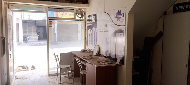 Team Area, motia-royal-estate Commercial Shop 450 Sq.Ft. In Lohgarh Zirakpur 9457002