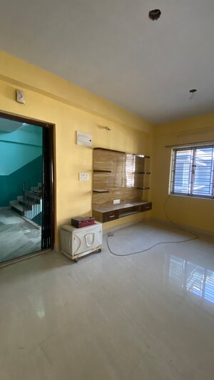 Room in 3 BHK Apartment at Chinar Park – for Rent