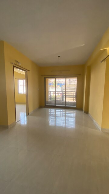 Room in 3 BHK Apartment at Chinar Park – for Rent