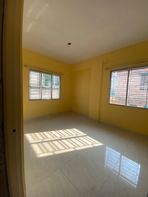 Room in 3 BHK Apartment at Chinar Park – for Rent