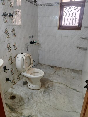 Bathroom in 2.5 BHK Villa at RWA Apartments Sector 52, Sector 52 – for Rent