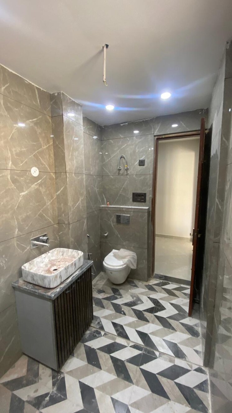 Bathroom, sector 89 3 Bedroom 350 Sq.Yd. Builder Floor In Sector 89 Faridabad 9456921