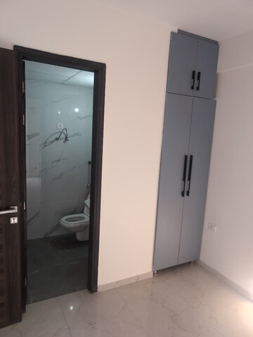 Room in 3.5 BHK Apartment at Smart World Gems, Sector 89 – for Sale