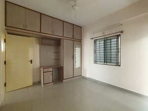Room in 3 BHK Apartment at Purvi Lotus, Hsr Layout – for Rent