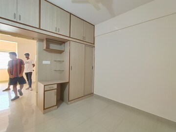 Room in 3 BHK Apartment at Purvi Lotus, Hsr Layout – for Rent