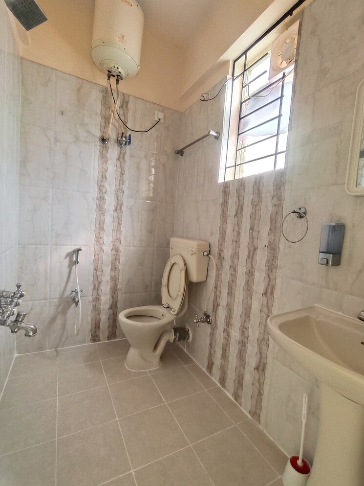 Attached Bathroom, purvi-lotus 3 Bedroom 1645 Sq.Ft. Apartment In Hsr Layout Bangalore 9456974