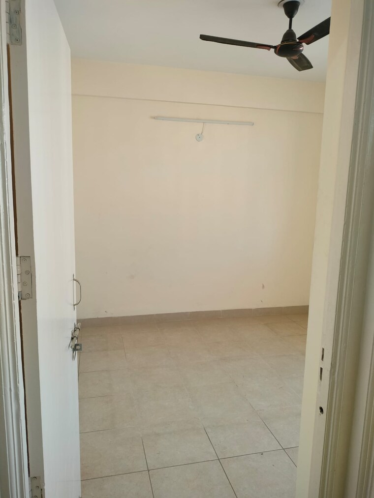 Room, wave-city 2 Bedroom 678 Sq.Ft. Apartment In Wave City Ghaziabad 9456989