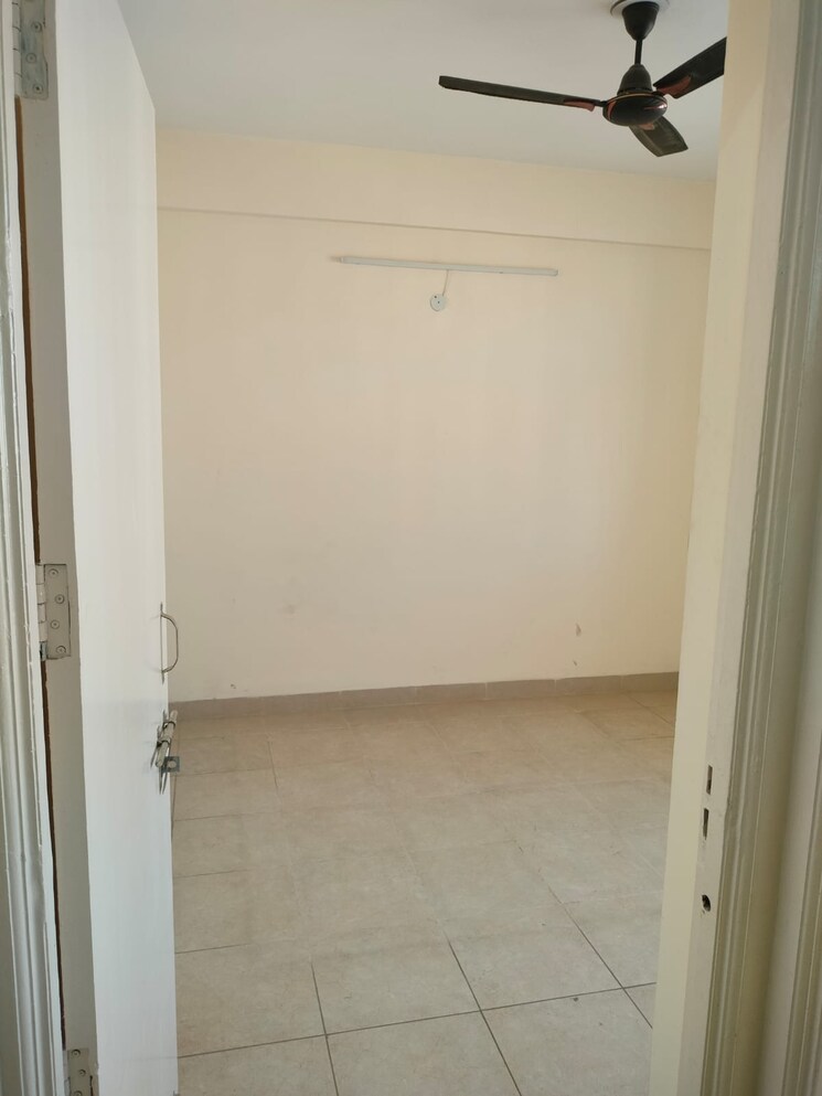 Room, wave-city 2 Bedroom 670 Sq.Ft. Apartment In Wave City Ghaziabad 9456976