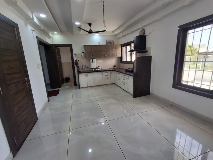 Living Room, kolar rd Commercial Showroom 8000 Sq.Ft. In Kolar rd Bhopal 9456985
