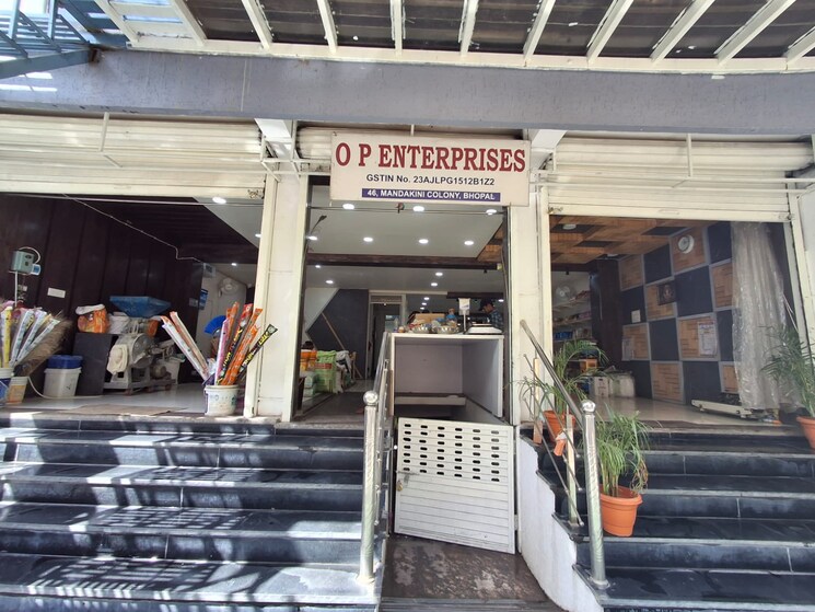 Exterior View, kolar rd Commercial Showroom 8000 Sq.Ft. In Kolar rd Bhopal 9456985