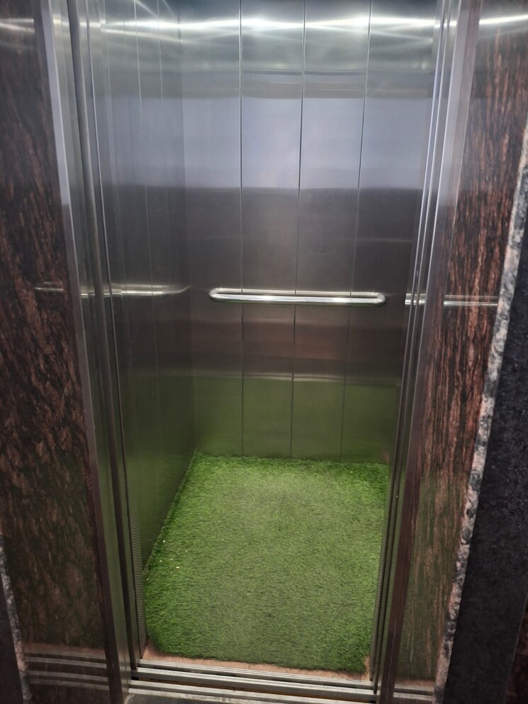 undefined, kolar rd Commercial Showroom 8000 Sq.Ft. In Kolar rd Bhopal 9456985