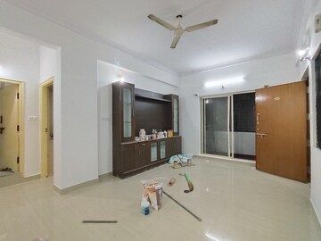 Room in 2 BHK Apartment at Purvi Lotus, Hsr Layout – for Rent