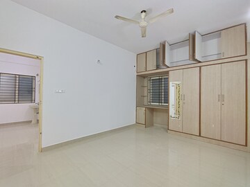 Room in 2 BHK Apartment at Purvi Lotus, Hsr Layout – for Rent