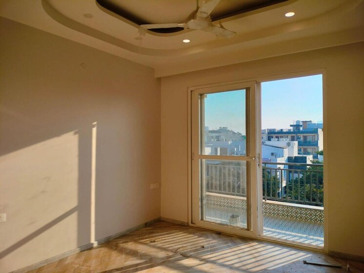 Room, shanti kunj 3 Bedroom 240 Sq.Yd. Builder Floor In Shanti Kunj Delhi 9456981