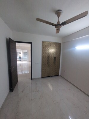 Room in 3.5 BHK Apartment at Smart World Gems, Sector 89 – for Sale