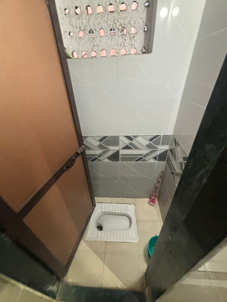 Bathroom, panch pakhadi 1 Bedroom 450 Sq.Ft. Apartment In Panch Pakhadi Thane 9457009