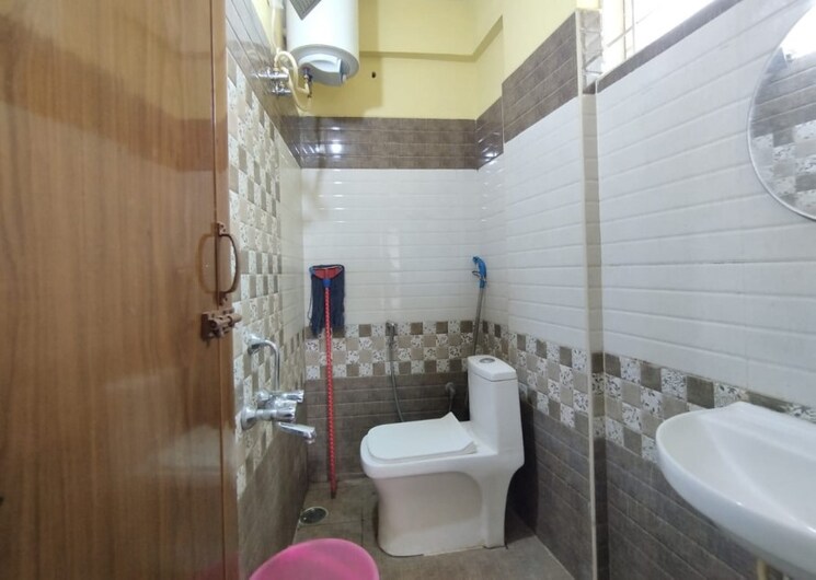 Bathroom, rajpur khurd extension 2 Bedroom 85 Sq.Yd. Builder Floor In Rajpur Khurd Extension Delhi 9456904