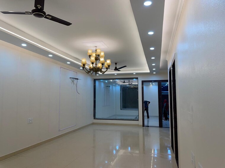 Room, sector 51 3 Bedroom 2700 Sq.Ft. Independent House In Sector 51 Noida 9457150
