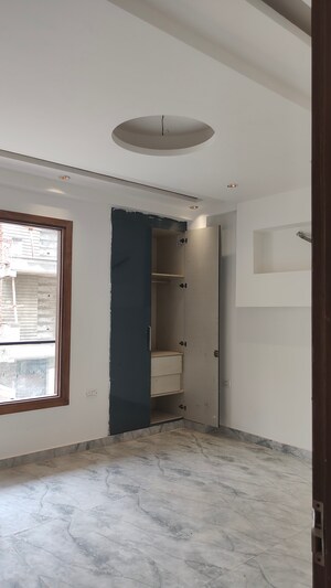 2 BHK Apartment For Rent in Zara Rossa, Sector 112