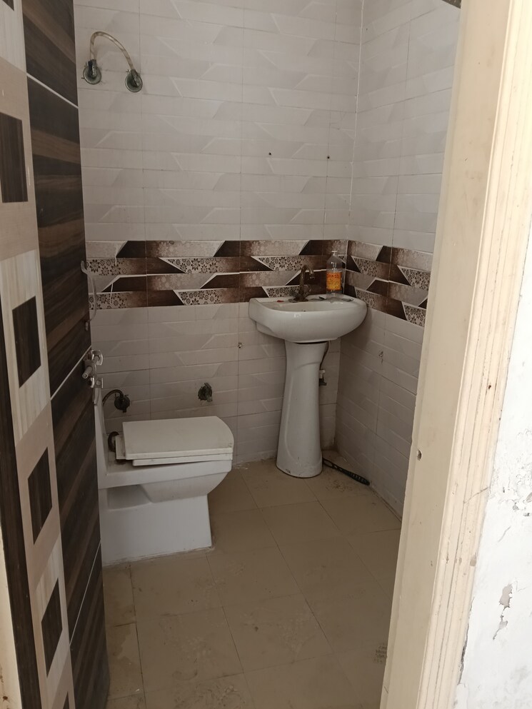 Bathroom, balaji-arcade-rajendra-nagar 2 Bedroom 1200 Sq.Ft. Apartment In Rajendra Nagar Ghaziabad 9457213