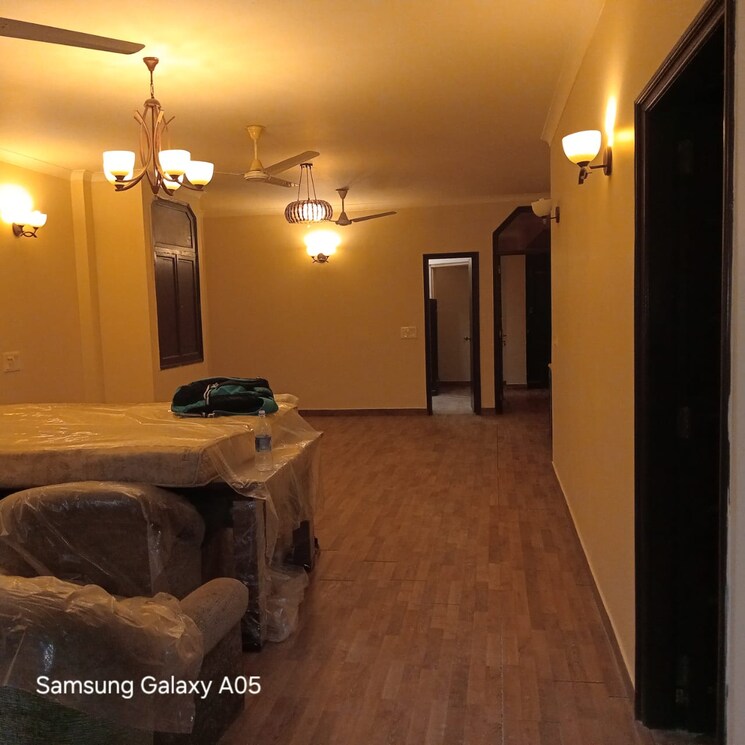 Living Room, greater kailash ii 3 Bedroom 250 Sq.Yd. Apartment In Greater Kailash ii Delhi 9457177