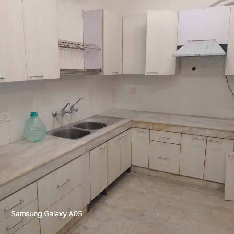 Kitchen, greater kailash ii 3 Bedroom 250 Sq.Yd. Apartment In Greater Kailash ii Delhi 9457177