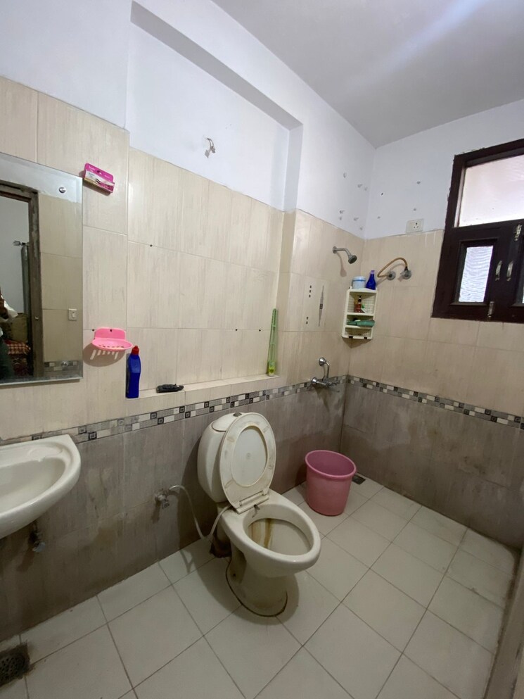 Bathroom, dhakoli 3 Bedroom 160 Sq.Yd. Apartment In Dhakoli Zirakpur 9457271