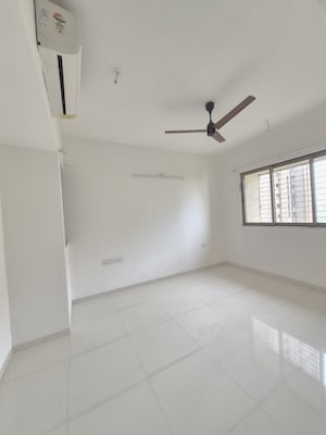 Room in 2 BHK Apartment at Lodha Splendora, Ghodbunder Road – for Rent