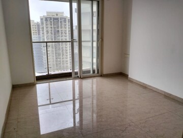 Room in 2 BHK Apartment at JP Decks, Goregaon East – for Rent